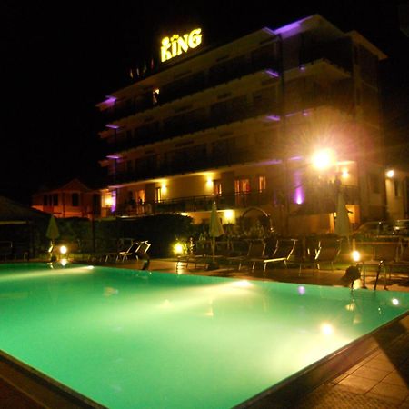 Hotel King مارينا دي بييتراسانْت المظهر الخارجي الصورة
