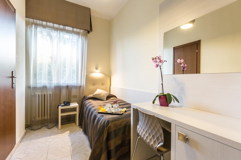 Hotel King مارينا دي بييتراسانْت الغرفة الصورة