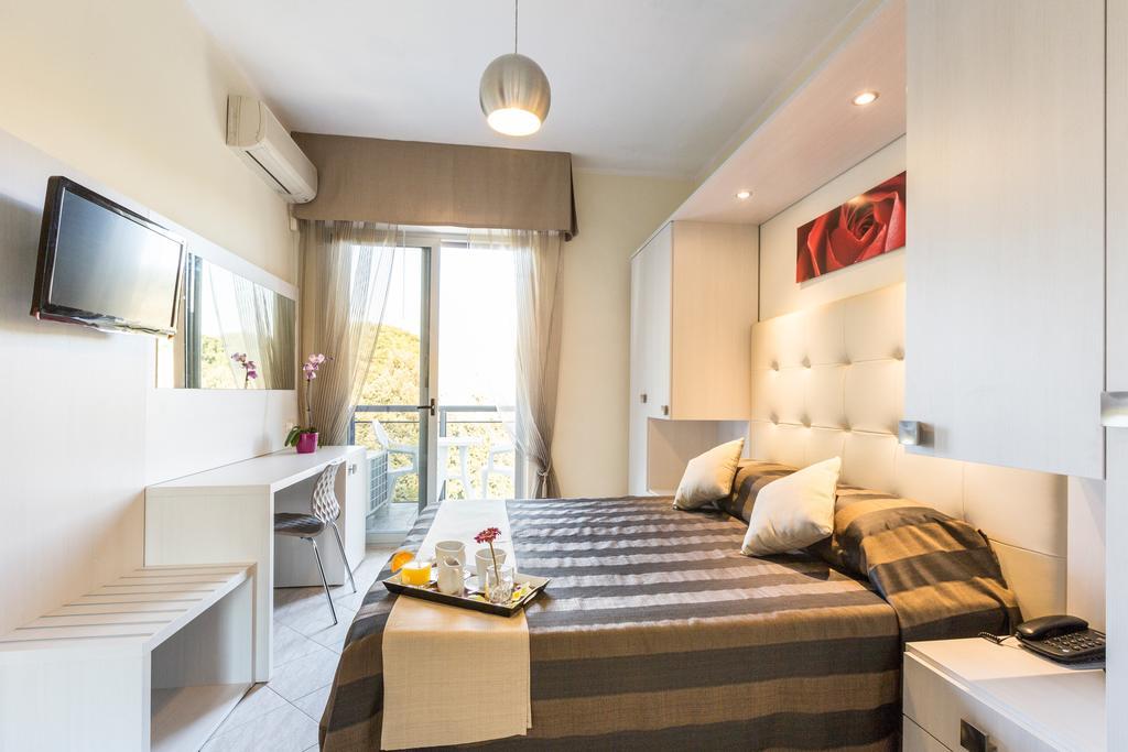 Hotel King مارينا دي بييتراسانْت الغرفة الصورة
