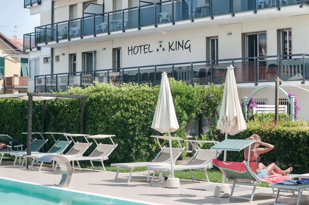 Hotel King مارينا دي بييتراسانْت المظهر الخارجي الصورة