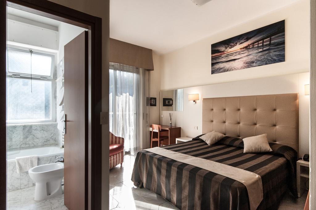 Hotel King مارينا دي بييتراسانْت المظهر الخارجي الصورة